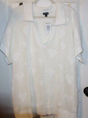NWT Torrid Heart open stich collared sweater 5X(28W). Pretty!